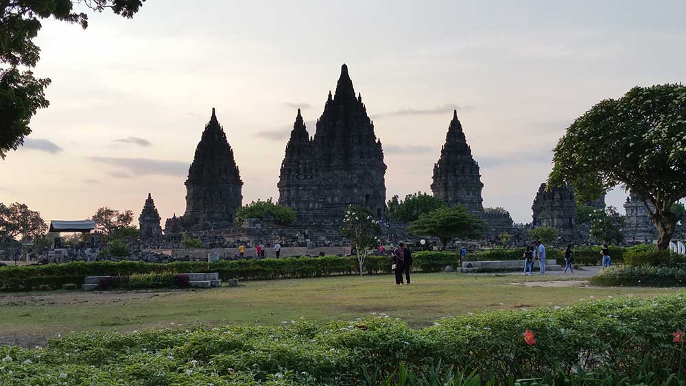 atardecer prambanan yogyakarta java indonesia viajar solo