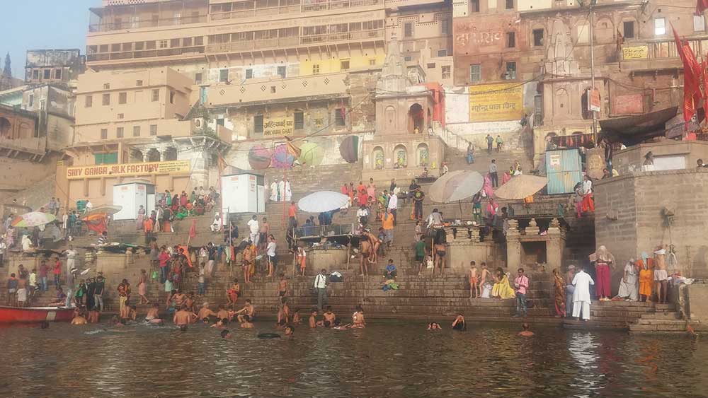 bano rio ceremonia ganges varanasi benares uttar pradesh india viajar solo