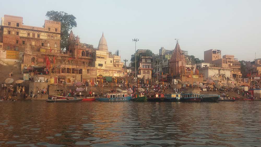 rio ceremonia ganges varanasi benares uttar pradesh india viajar solo