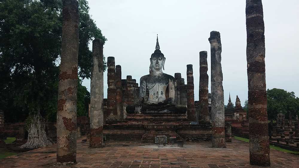 buda sukhothai templos tailandia viajar solo bicicleta