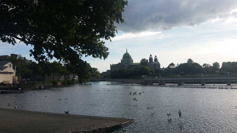 galway catedral rio corrib irlanda viajar solo