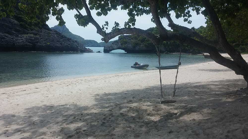 parque natural ang thong playa kayak hamaca viajar solo