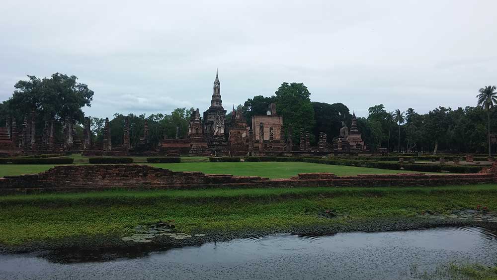 sukhothai templo tailandia viajar solo bicicleta