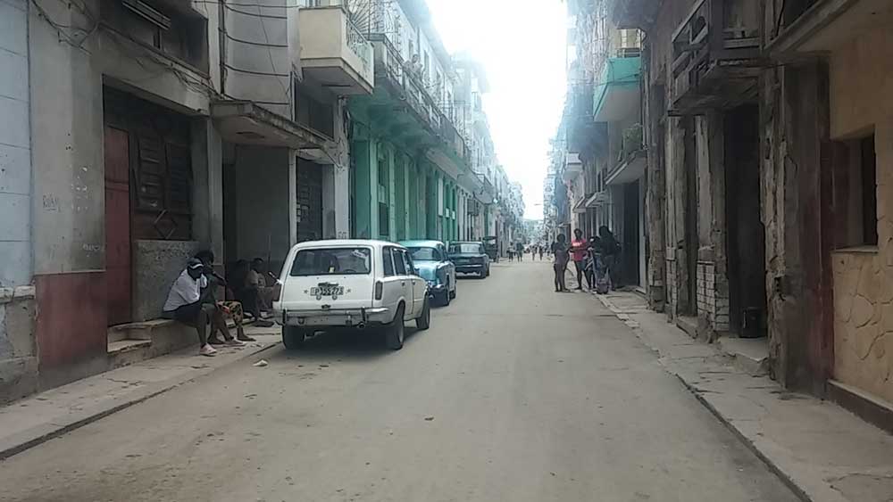 calle coches antiguo la habana havana viajar solo cuba