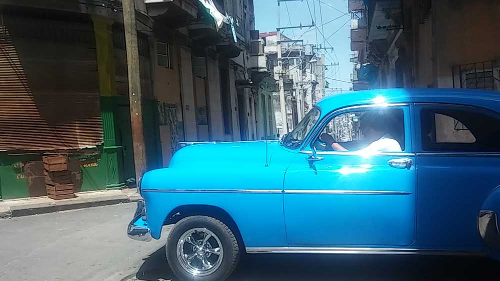 coches calles la habana havana viajar solo cuba
