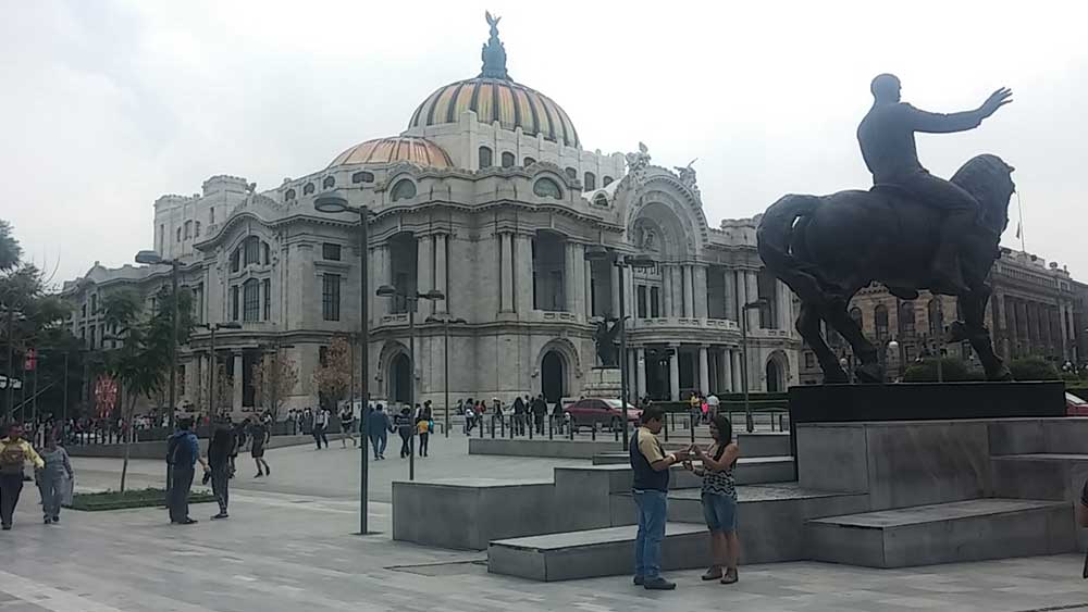 palacio de bellas artes zocalo ciudad de mexico viajar solo