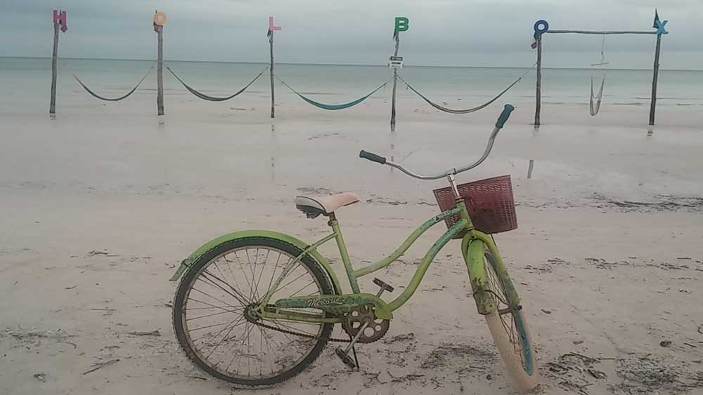 playa bicicleta holbox riviera maya quintana roo riviera maya viajar solo mexico
