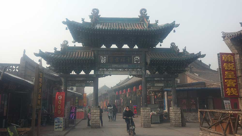 entrada contaminacion ciudad antigua de pingyao ancient city ming viajar solo china asia